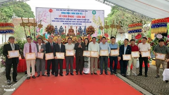 danh-sach-khen-thuong-cho-cac-tap-the-va-ca-nhan